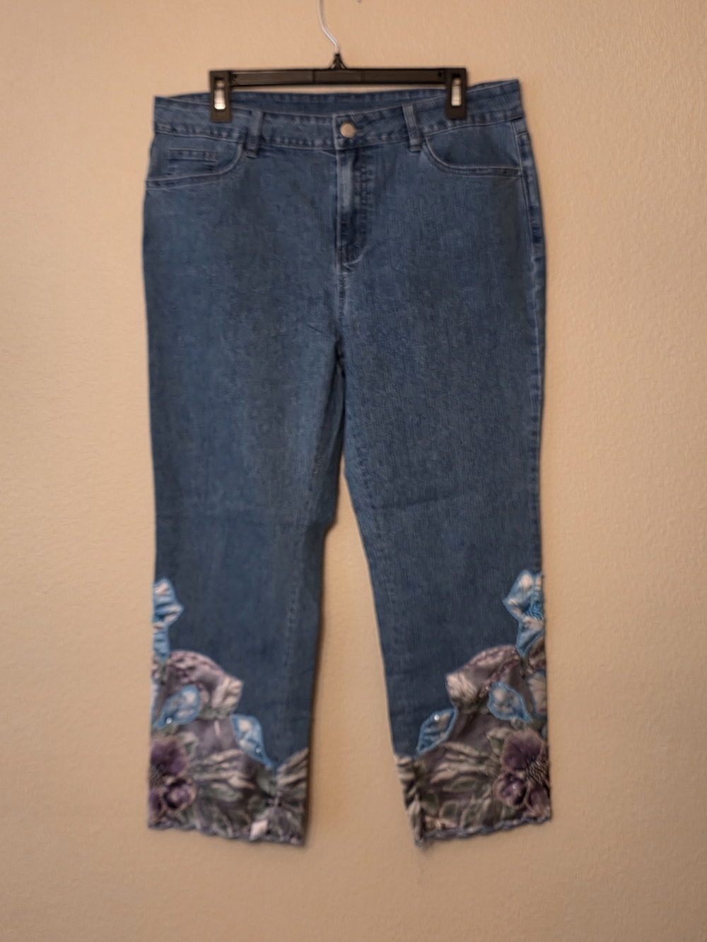 Soft Surroundings Blue Cropped Jeans with Silky& Floral Embroidery Bottom